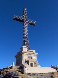 Atractie Turistica - Crucea Eroilor Neamului - Busteni - Centru Turistic