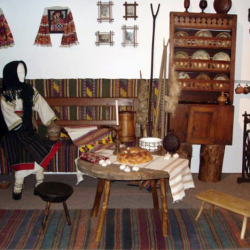 Atractie Turistica - Muzeul obiceiurilor populare din Bucovina - Gura Humorului - Centru Turistic