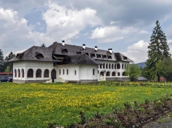 Atractie Turistica - Manastirea Adormirea Maicii Domnului - Izvorul Muresului - Centru Turistic