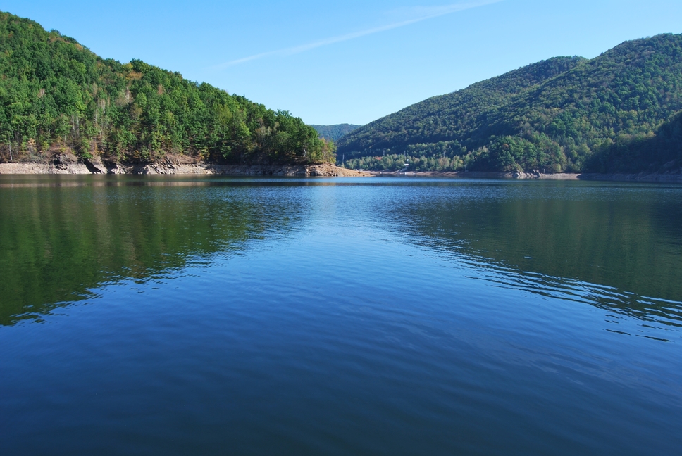 Atractie Turistica - Lacul si barajul Tarnita - Rasca - Centru Turistic
